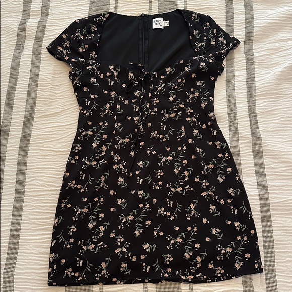 Princess Polly Dresses & Skirts - Princess Polly Black Floral Dress